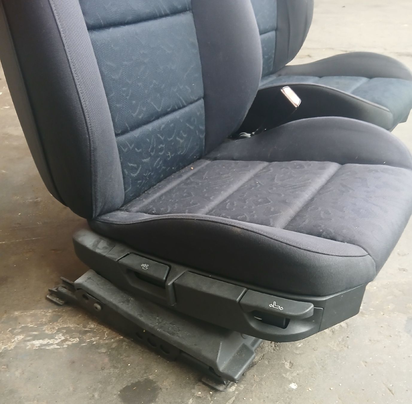 BMW Tutti pezzi di ricambio auto: Sièges avant BMW E36 316 Compact  – Usato da la heutte venduto da Auto-stock 3