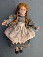 Vintage Porzellanpuppe mit Zöpfen, ca. 40cm