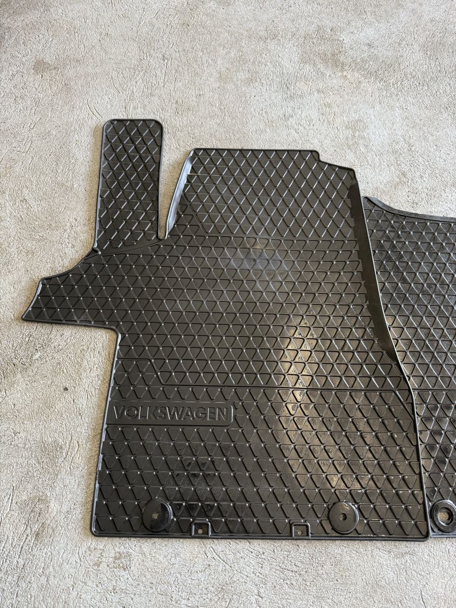 VW Tapis / Bacs: Tapis pour VW T6 – D'occasion à Biel/Bienne par MK_Cars 1