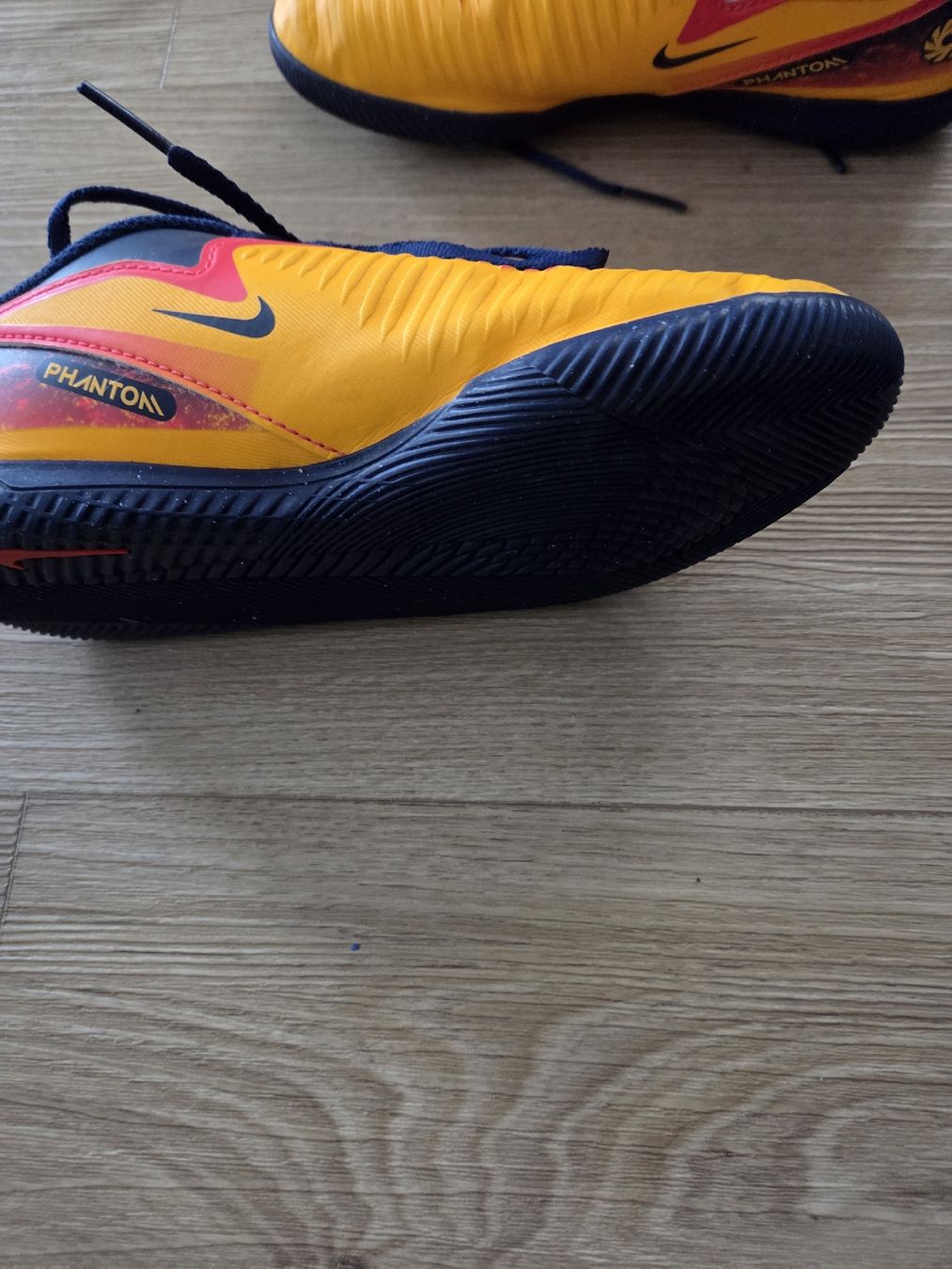 Nike Scarpe per ragazzi: nike Hallenschuhe – Usato da Müllheim Dorf venduto da Chiwi83 1