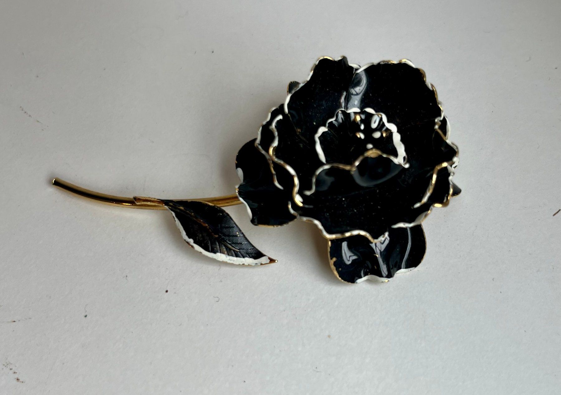 Spille & Fermagli: Elegante Vintage-Brosche, Blume mit Emaille – Usato da Wädenswil venduto da Aniares2 2