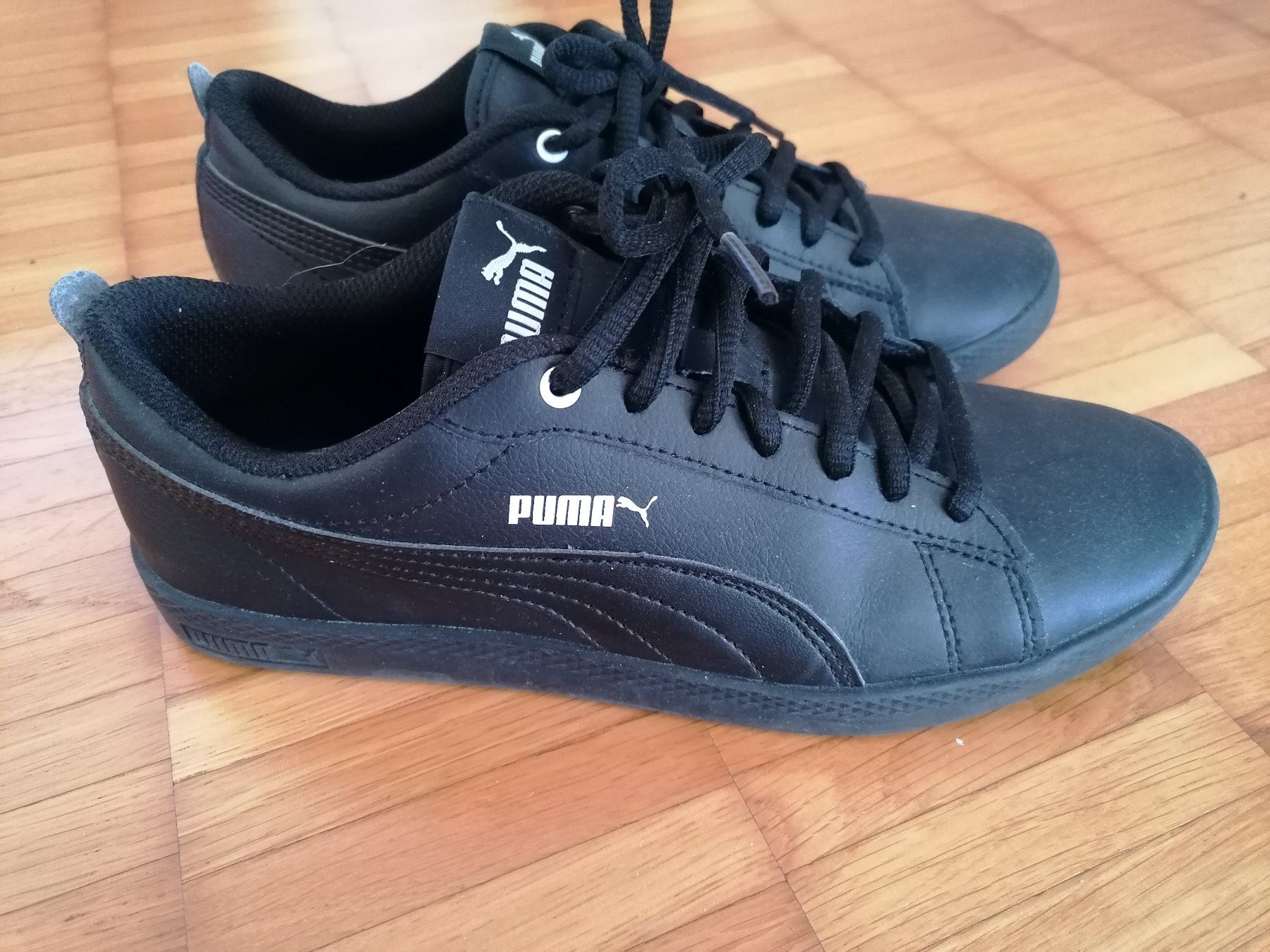 Puma Scarpe da donna: Sneakers Puma Smash Schwarz, echt Leder, Grosse 39 – Usato da Zug venduto da Annina29
