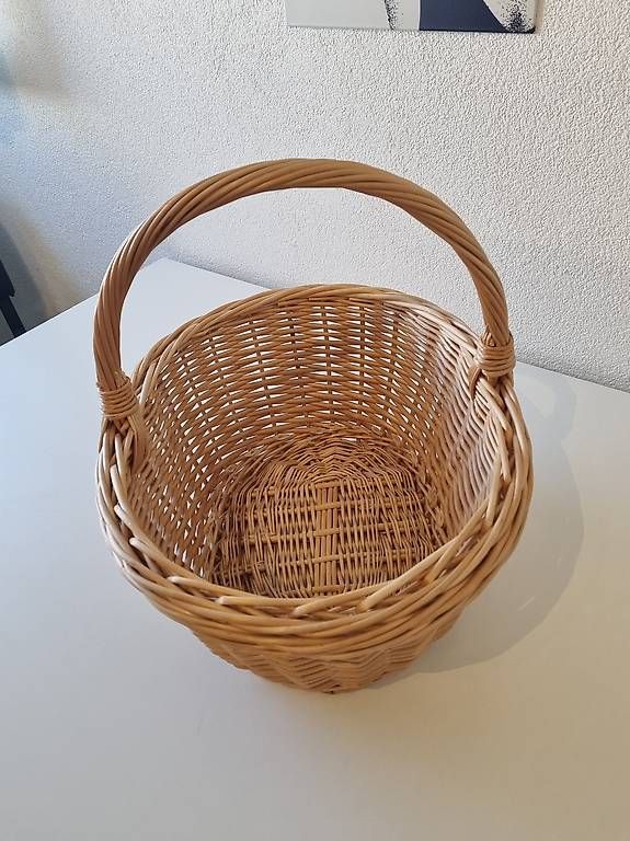 Autres articles pour la maison: Panier en osier – D'occasion à Gland par Khazmur1 1