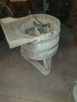 Alte Waschmaschine aus Holz Miele