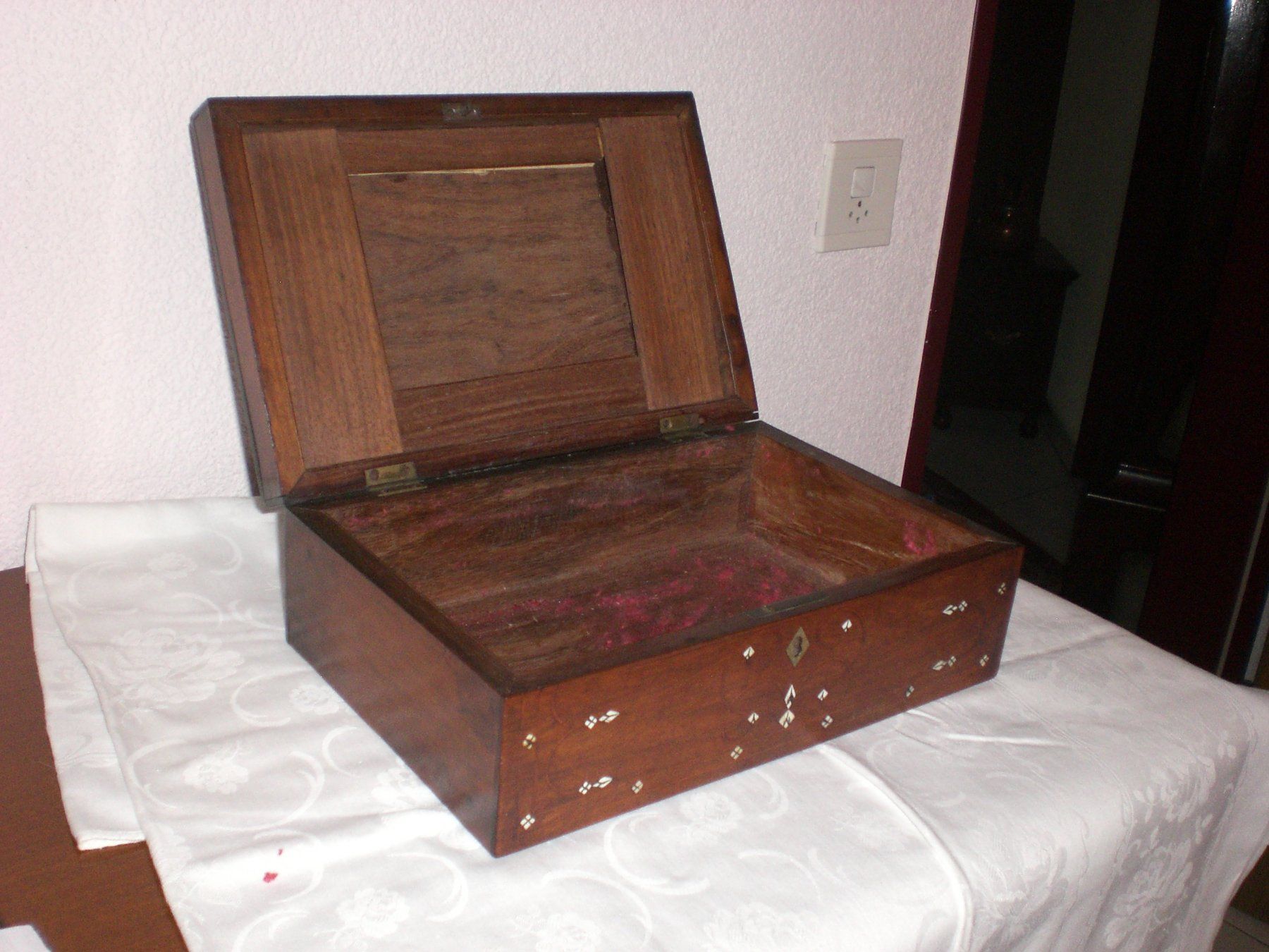 Articoli in legno: Antike Holzschatulle mit IntarsienElfenbein – Usato da Frasnacht venduto da Ladymax 2