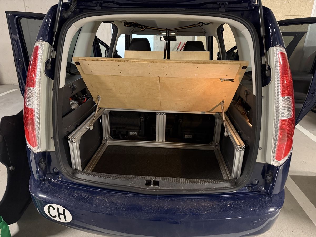 Mobilhome: Roomster Camping-Einbau – Usato da Sattel venduto da sol_5z6z 2