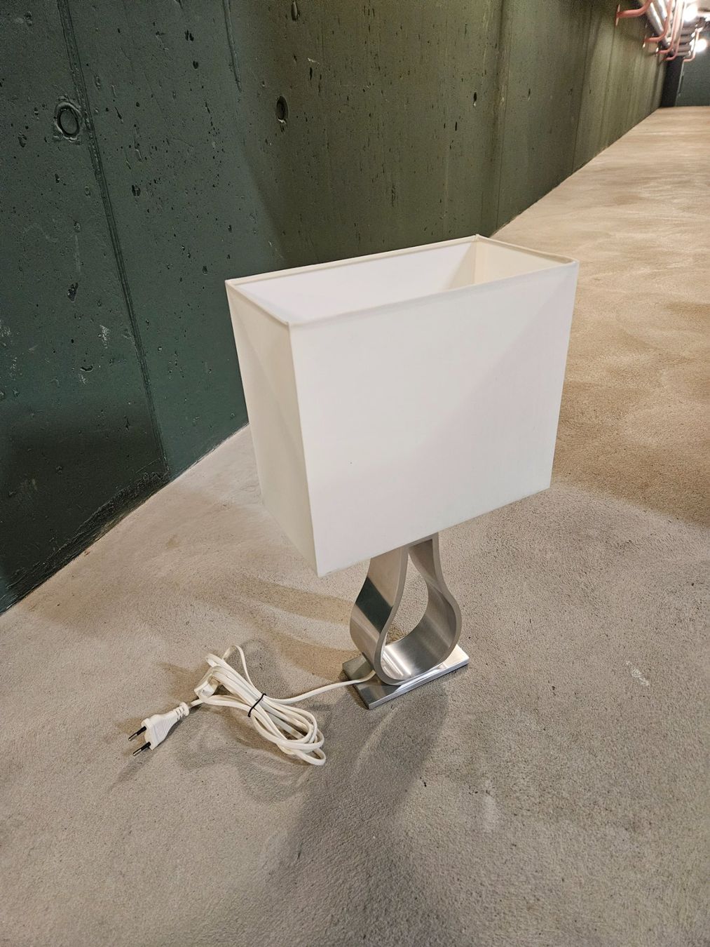 Ikea Lampade: Tischlampe mit weissem Schirm – Usato da Zürich venduto da Jo.Be. 1
