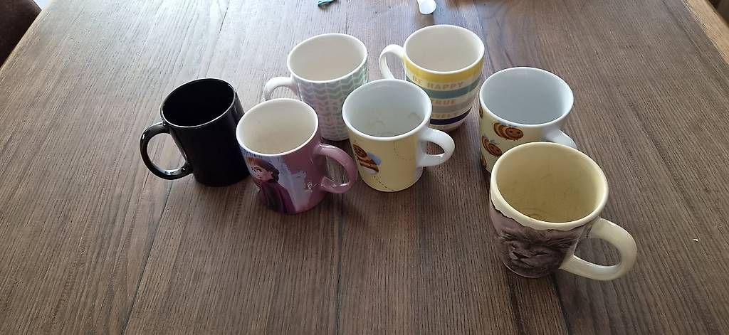 Tasses: 7x Kaffee- Tee Tassen – D'occasion à Horw par Row707 1