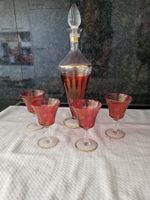 Antike Karaffe mit 4 Gläser rot