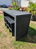 Rattanbar mit 6 Hocker