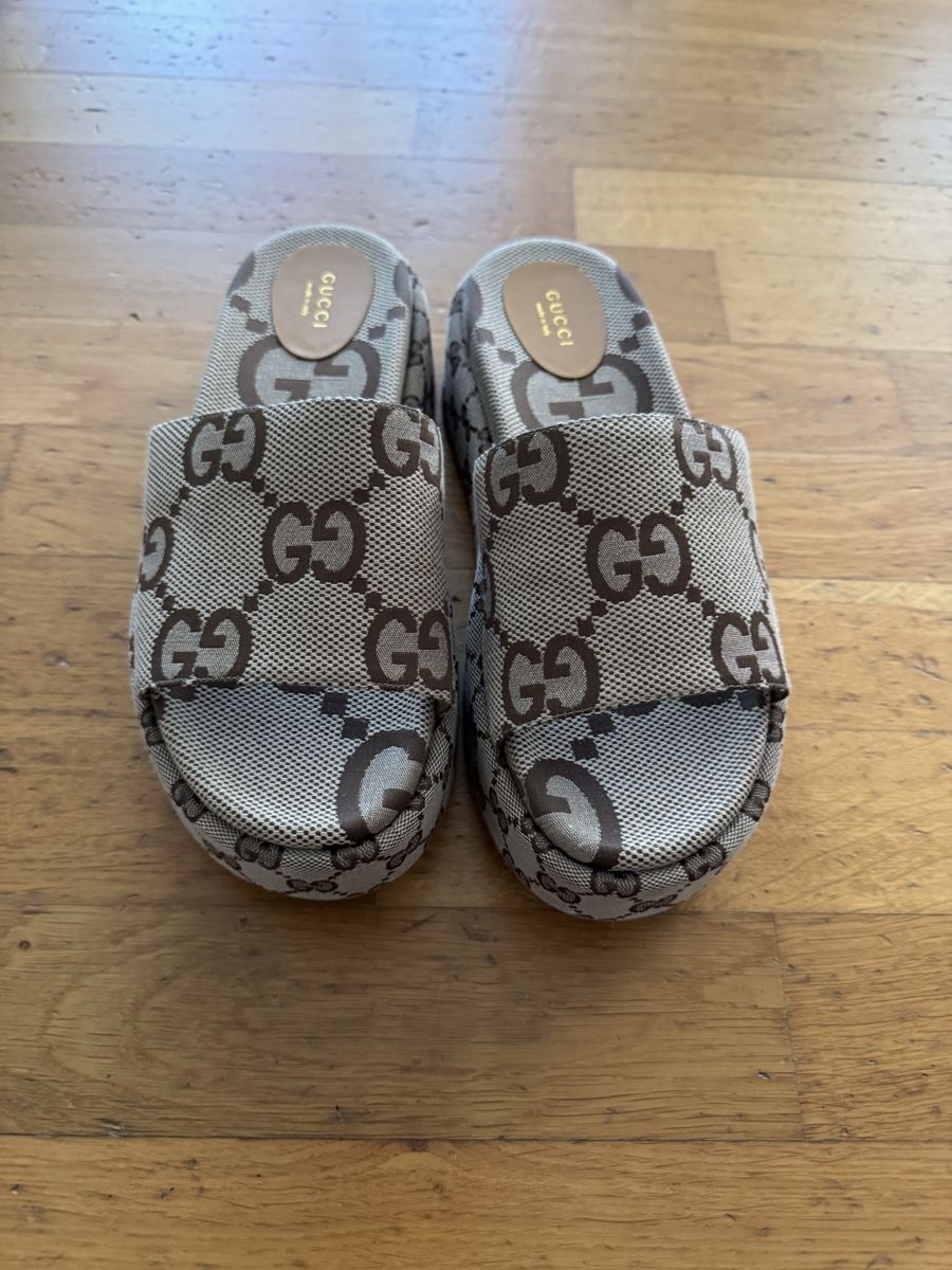 Gucci Scarpe da donna: GUCCI Damenpantolette mit Plateausohle – Usato da Volketswil venduto da pokemaniaccc 2