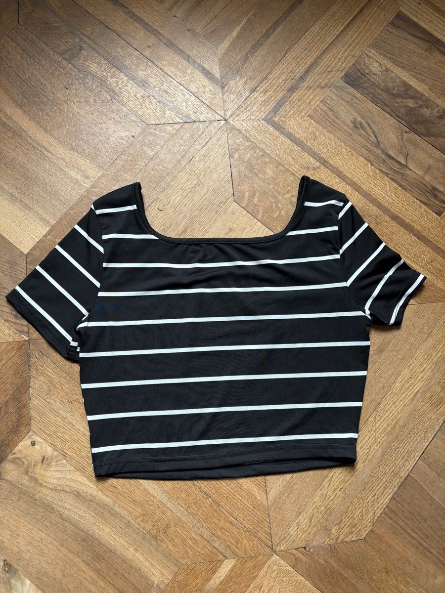 Shein Tops: Crop Top schwarz/weiss gestreift, Grösse S – Gebraucht aus Frauenfeld von lin_77m9 1