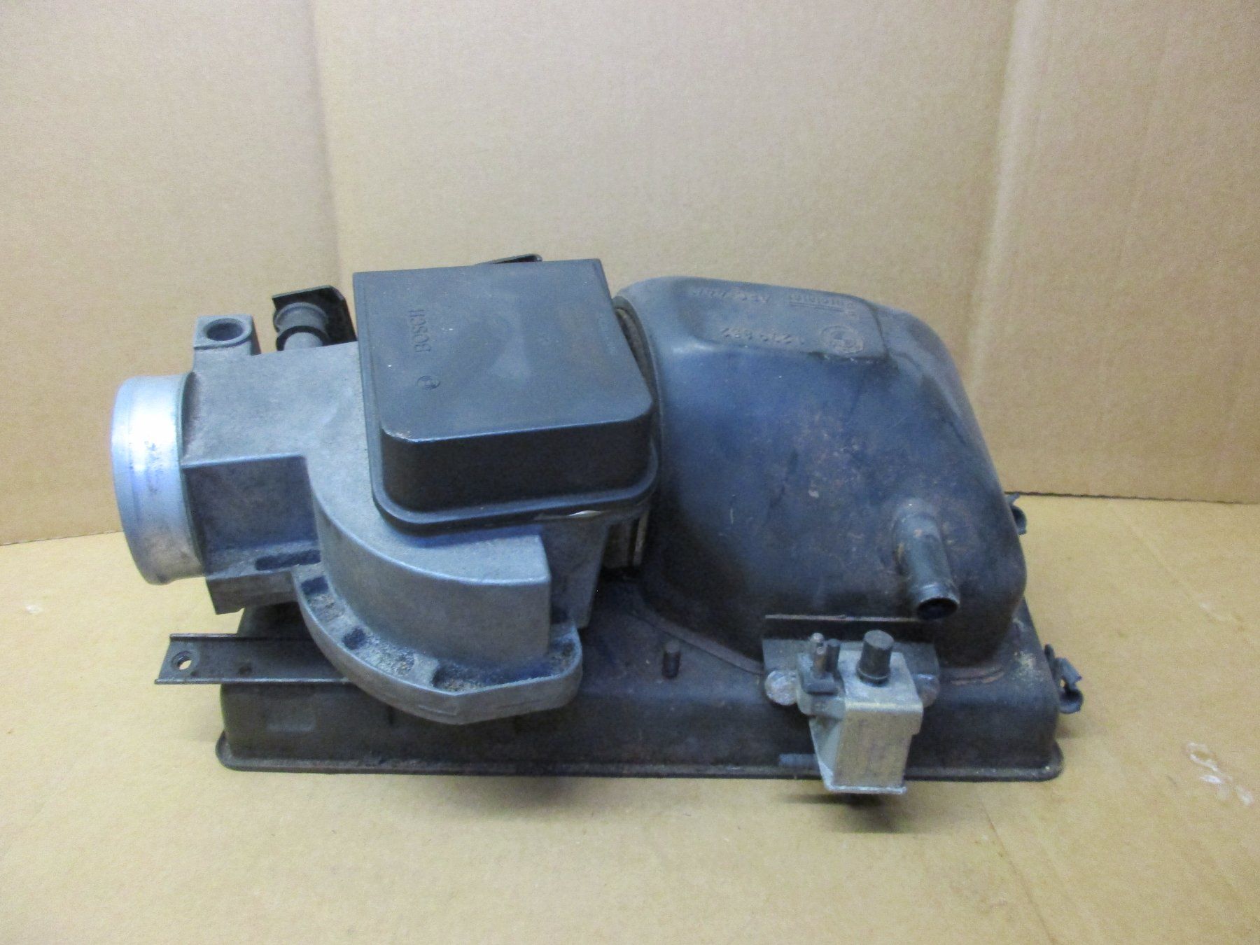 BMW Tutti pezzi di ricambio auto: BMW  E28 E30  Luftmassenmesser  Bosch 0 280 202 031 – Usato da Ennetmoos venduto da Truckdiver 1