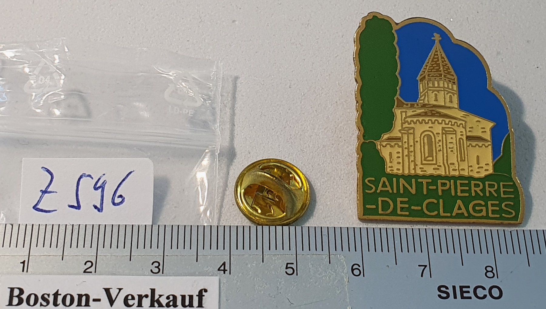 Minerali & Pietre curative: Z596 - Pin Kirche Saint Pierre de Clages – Usato da Reinach BL venduto da Boston-Verkauf 1