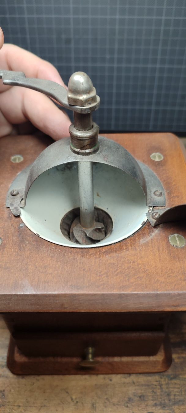 Küchengeräte: Wunderschöne alte Kaffeemühle Nr8 DIENES Mühle – Gebraucht aus Gelterkinden von MYSTOREFORYOU4460 3