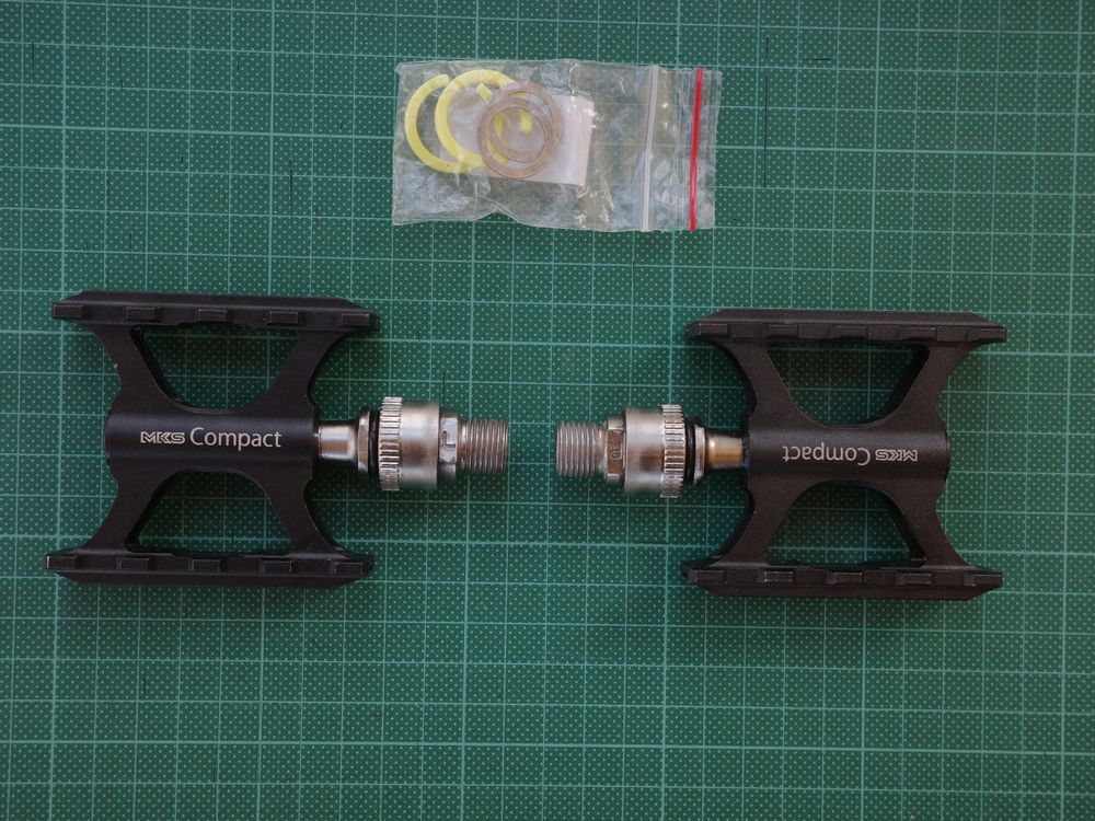 MKS Coppia Di C-Clip Di Ricambio Per Pedali EZY | Plastica Oro | Made In Japan - 3