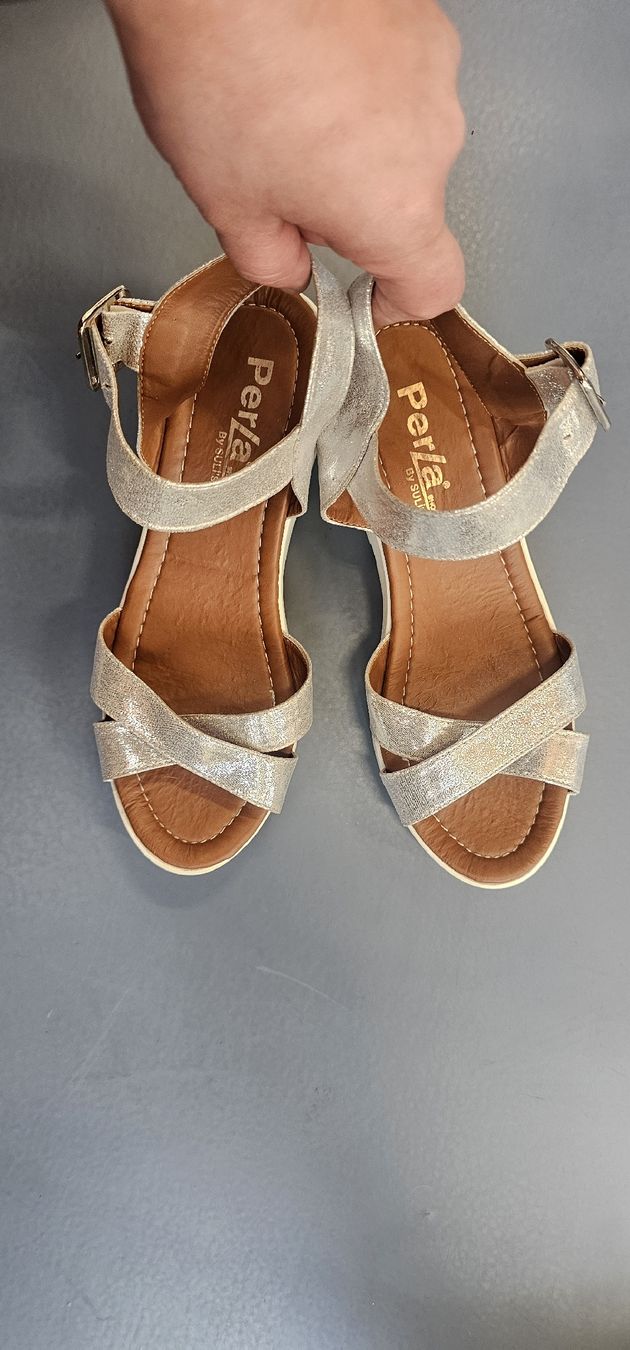 Scarpe da donna: Sommerliche Perla Sandalen, silber, Grösse 39 – Usato da Chur venduto da Aleksandra6