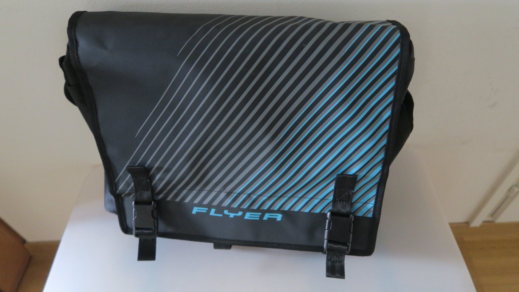 Flyer Taschen: Original Flyer Gepäckträgertasche – Neu (gemäss Beschreibung) aus Zürich von Maisbier