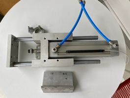 Festo, Pneumatik Zylinder mit Führung und Wegsensor