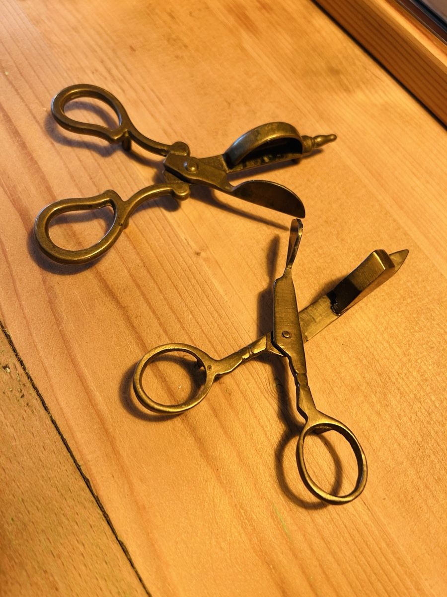 Candele: Antique Kerzenlöscher Messing 2 Stk. – Usato da Zürich venduto da KuduKing