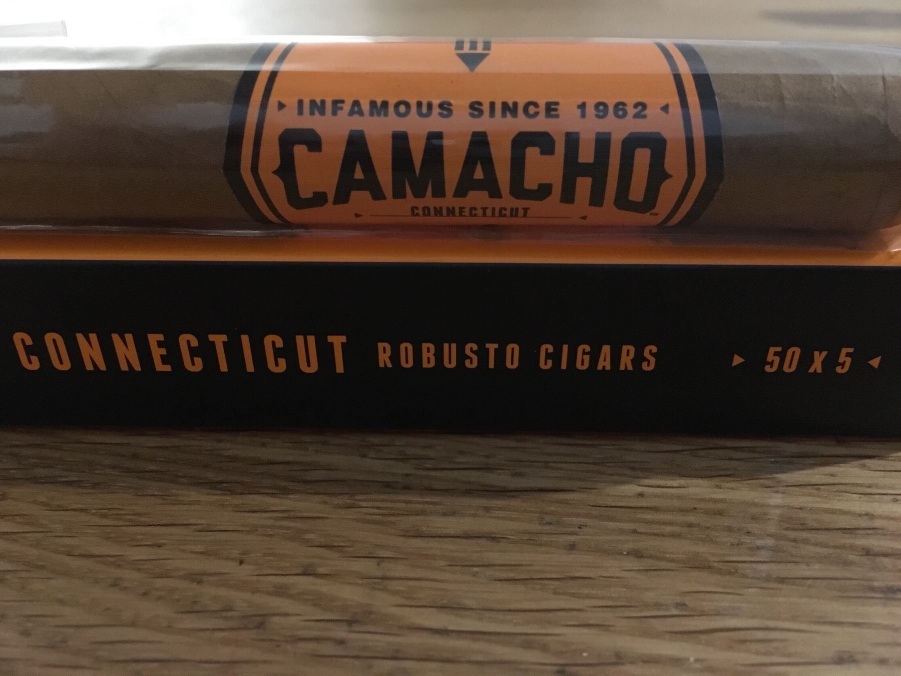Camacho Sigari: Camacho Connecticut Robusto – Nuovo e nell'imballaggio originale da Neuwilen venduto da Geniesser100 1