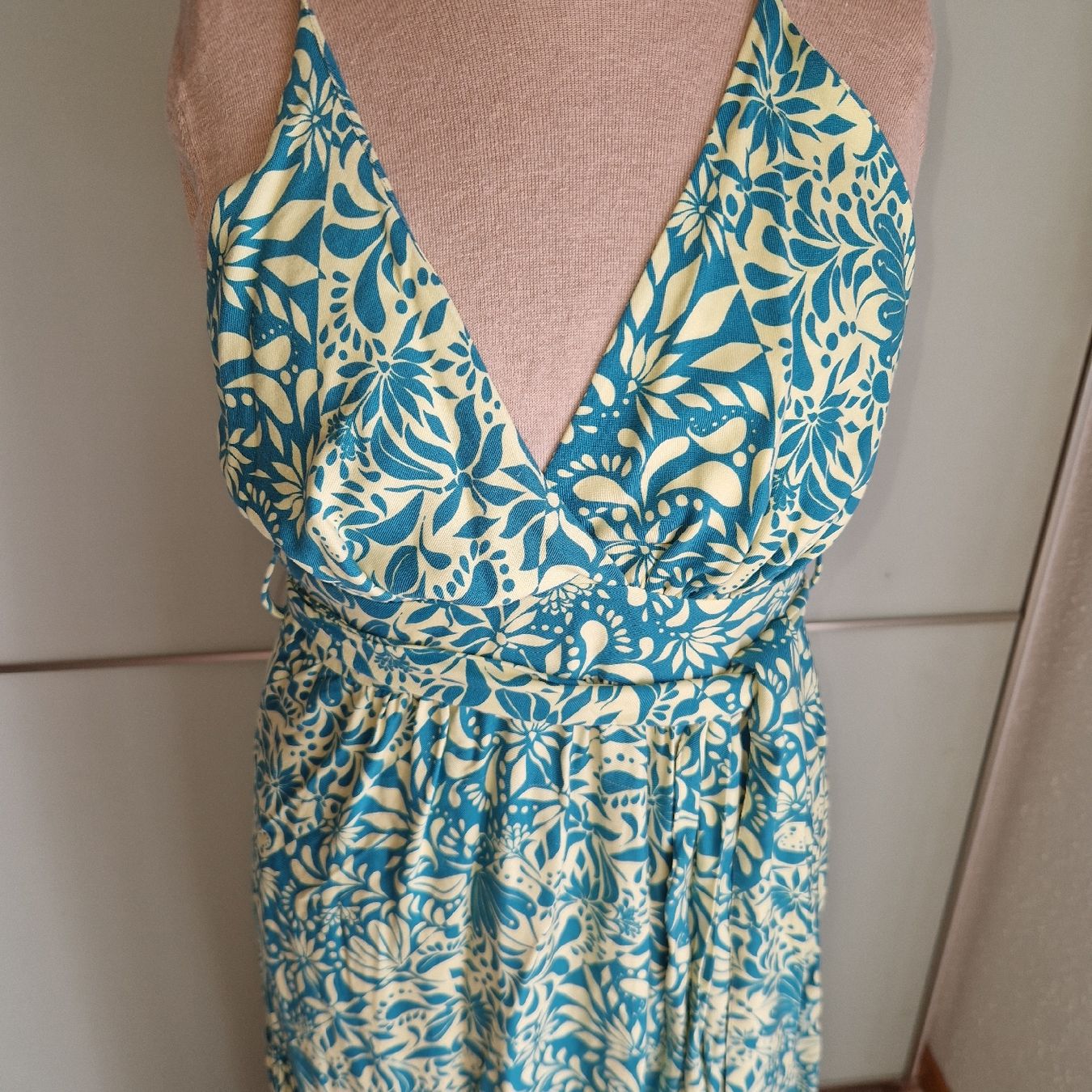 Kleider: Sommerliches Maxikleid mit Blumenmuster, Grösse M – Neu (gemäss Beschreibung) aus Gwatt (Thun) von Letzte-Chance-II 2