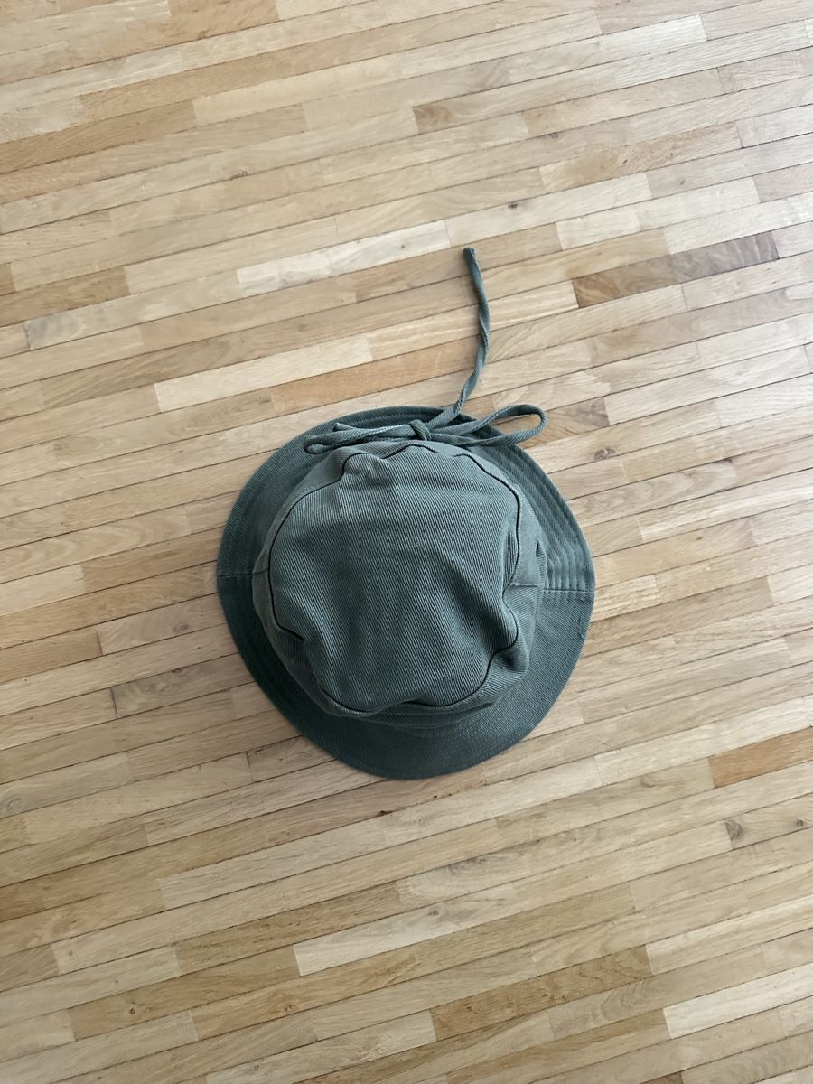 Jacquemus Copricapi, berretti & cappellini: JACQUEMUS Bucket Hat – Usato da Langenthal venduto da iamzeko 1