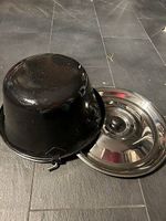 neuer Gulaschtopf, massiv auch zum grillen zu gebrauchen 