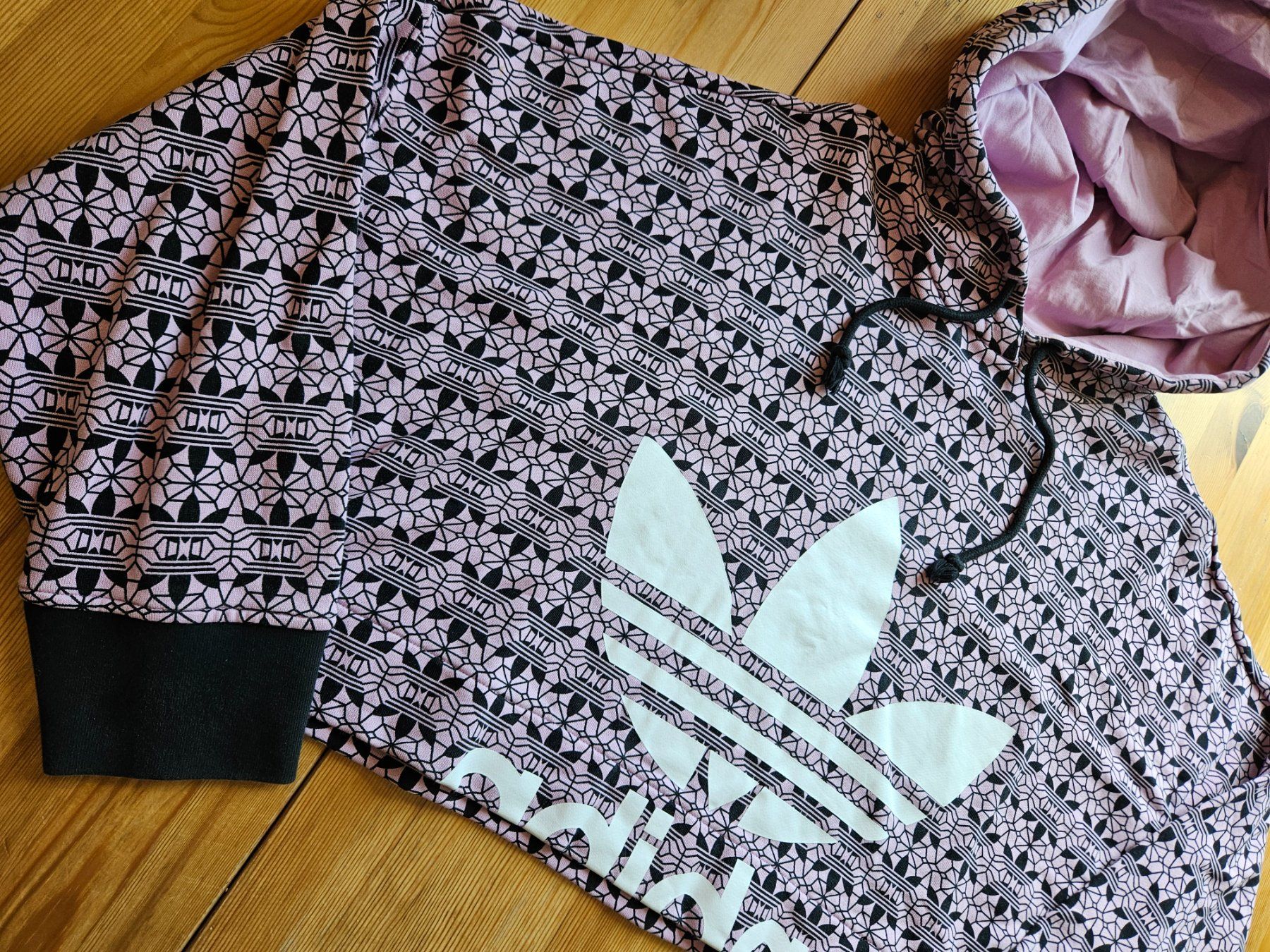 Adidas Maglioni & Felpe: Cropped Sweater adidas Grösse S retro Pullover Hoodie – Usato da Hägglingen venduto da United-Village-Trade 1