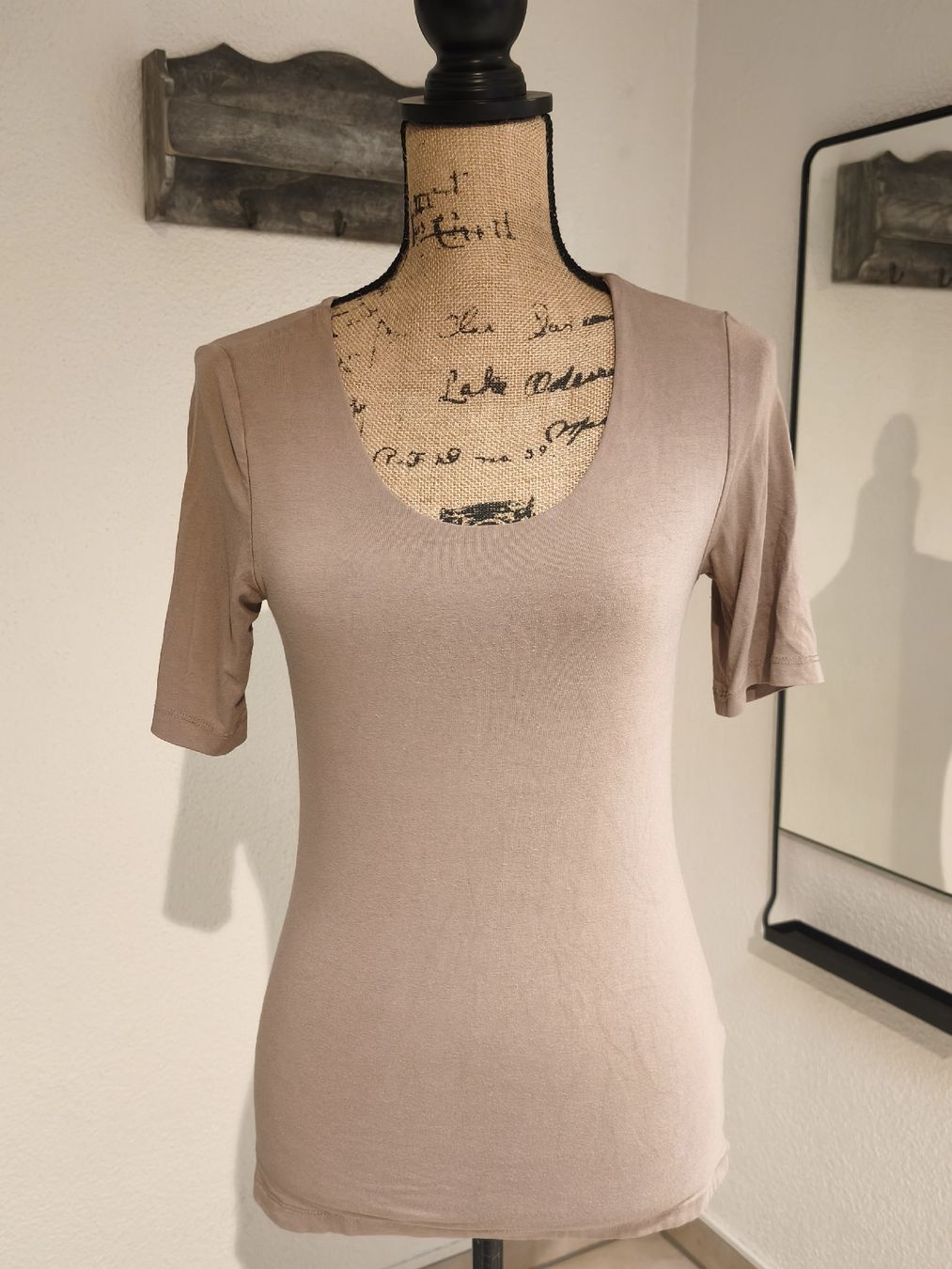 T-Shirts: Damen T-Shirt Chicoree Basic XS neuwertig – Gebraucht aus Emmetten von SecondhandSiska