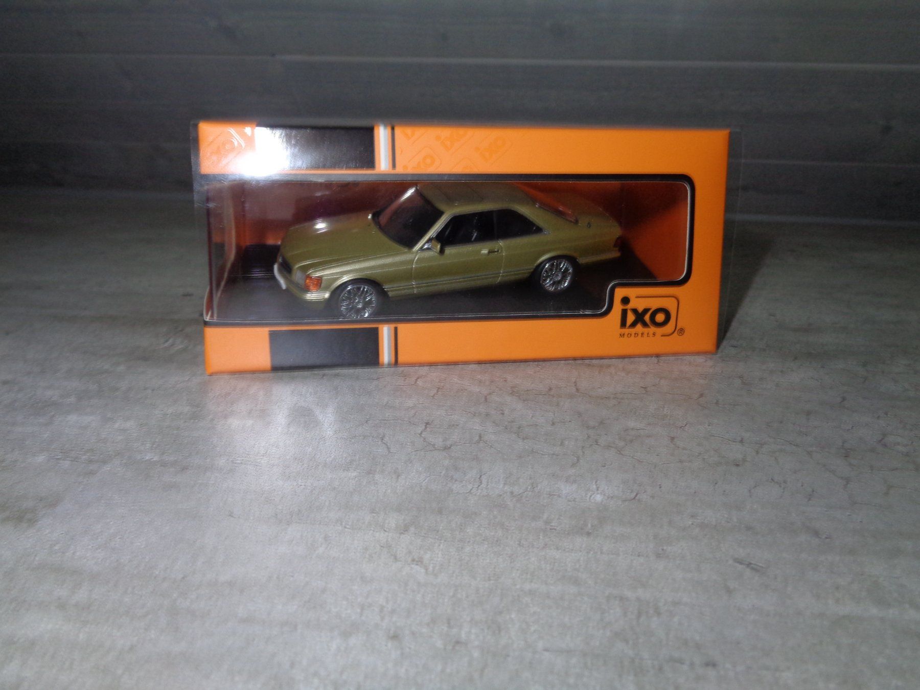 Mercedes-Benz Modellautos: Ixo 1:43 Mercedes 560 SEC 1981 – Neu und originalverpackt aus Reconvilier von rallycar 4