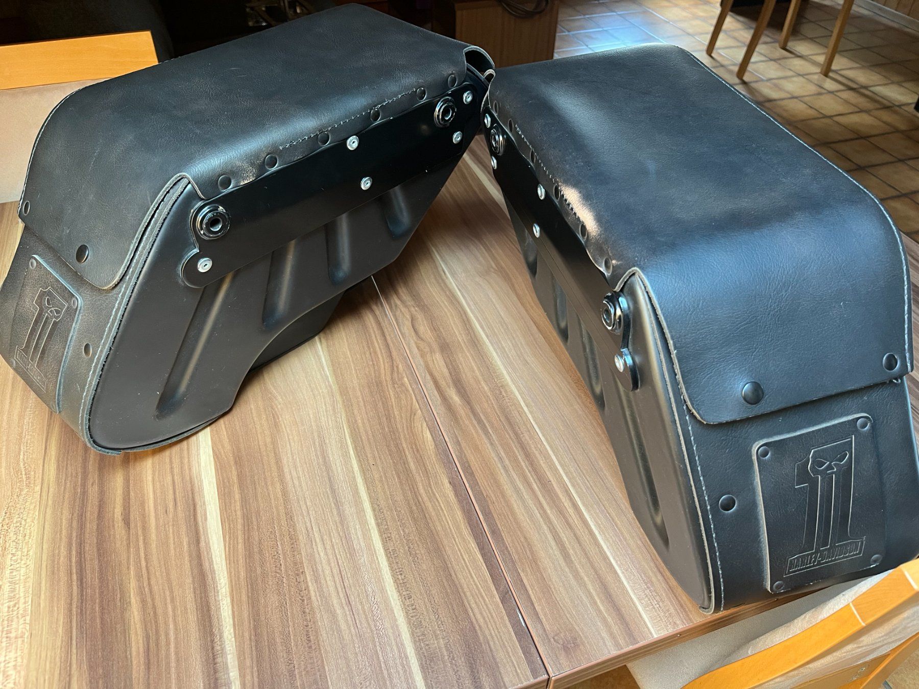 Harley-Davidson Tutti i ricambio per moto: Harley-Davidson Fat Bob 2010 FXDF Dyna Saddlebags Pair – Usato da Montreux venduto da sca_zsy9 4