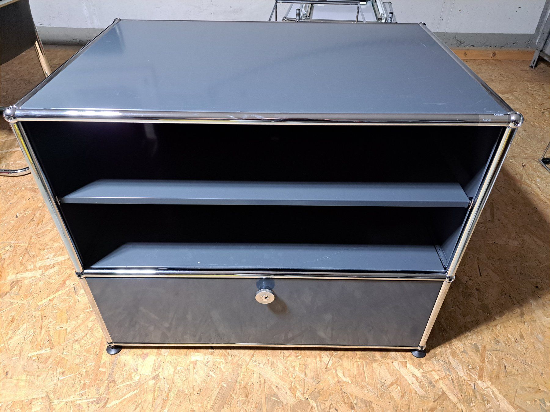 USM Mobili TV: USM TV Regal Anthrazitgrau (Preis VB) – Usato da Zürich venduto da LUXUS2020 4