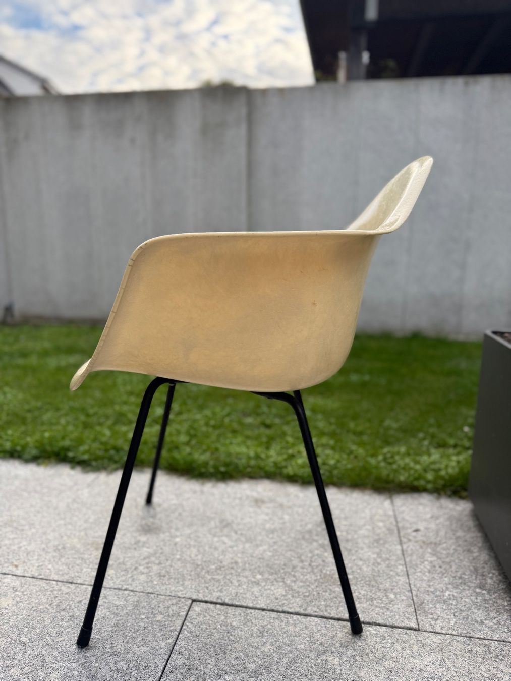 Eames Poltrone: Original Eames Arm-Chair in white, 2nd Zenith Generation – Usato da Oberentfelden venduto da Swissair72 1