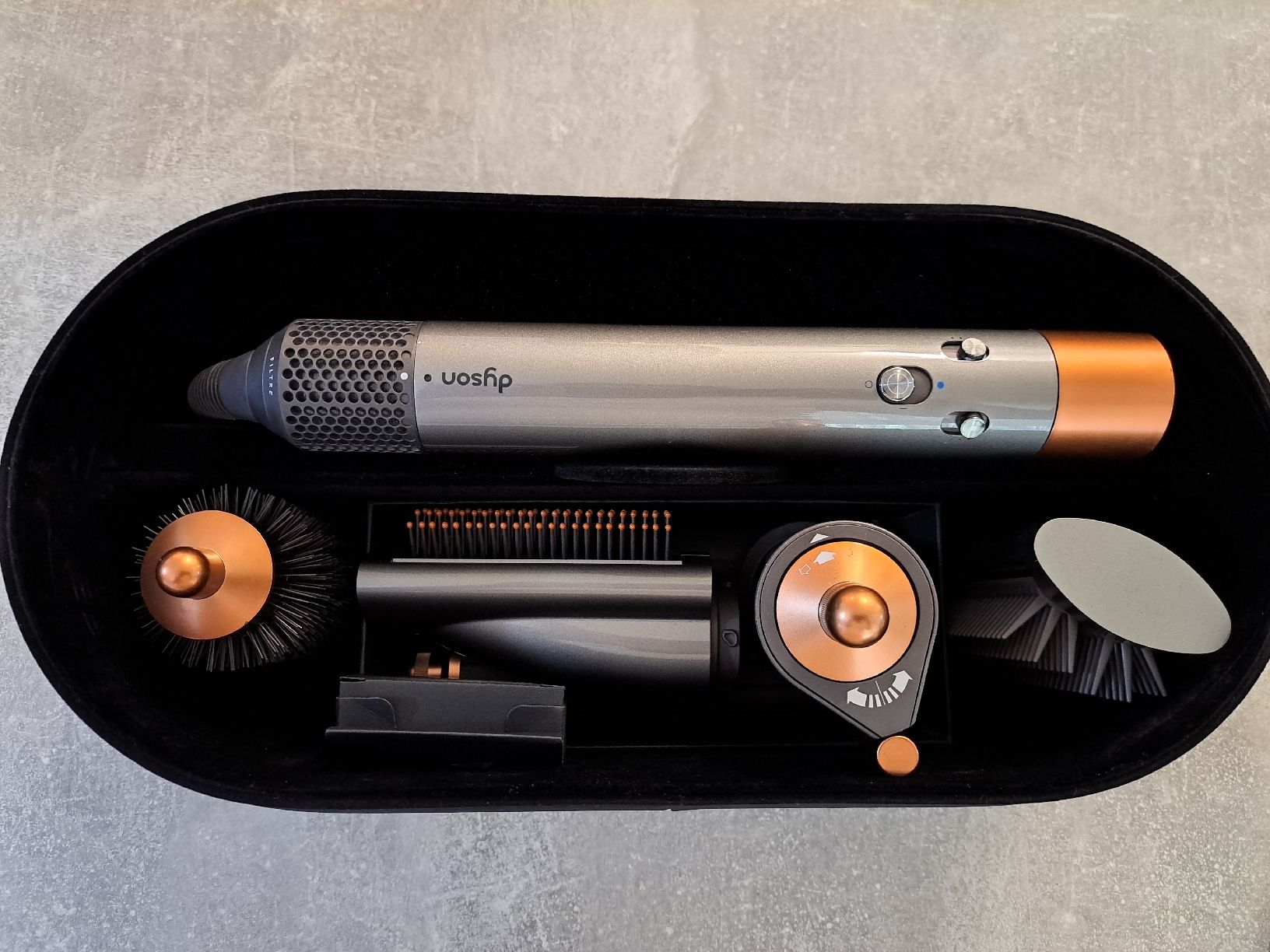 Dyson Asciugacapelli: Dyson Airwrap Haarstyler Long – Usato da Regensdorf venduto da GlamourRicardo