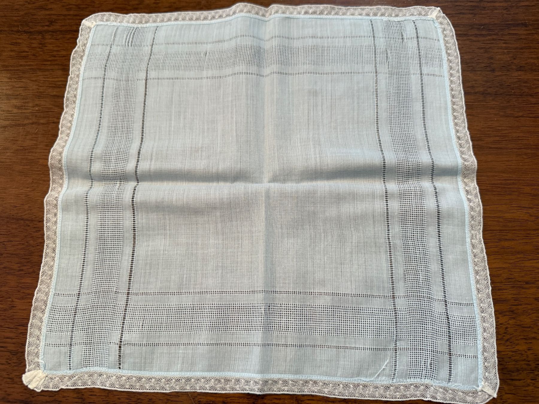 Altro in  Abbigliamento & Accessori: Hellblaues Stofftaschentuch mit Spitze gebraucht – Usato da Erstfeld venduto da Mario_boe0 1