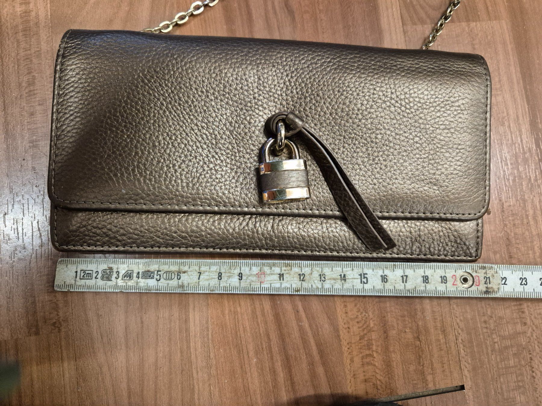 Taschen für Damen: 1 Umhängetasche  K20 – Gebraucht aus Schwarzenburg von Flamingo07