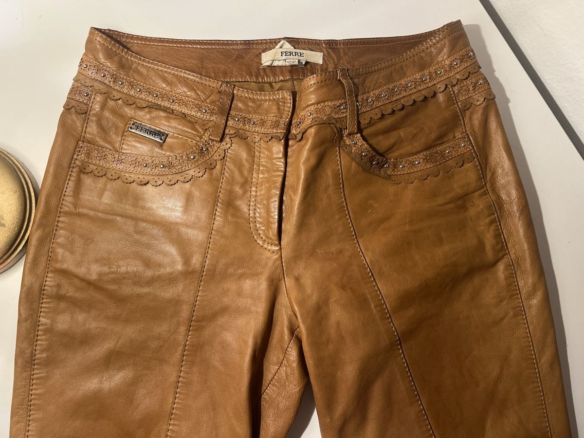 Gianfranco Ferre Pantaloni: FERRE Lederhose 42 2006 – Usato da Basel venduto da katayasistersvintage