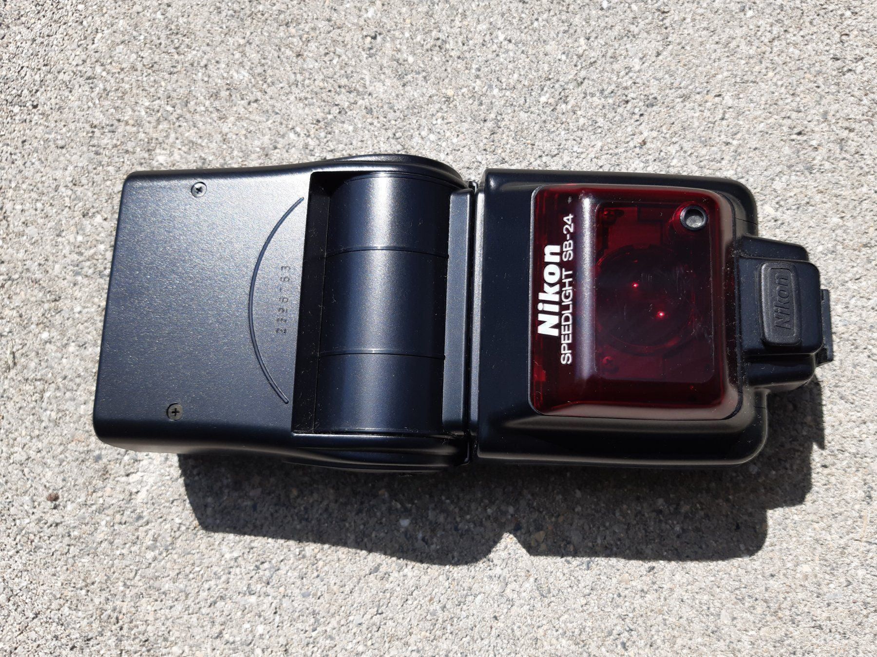 Nikon Kamera: Nikon F-601 analog Blitz SB-24, Objektiv – Gebraucht aus Steffisburg von Bosihalte-Salbei 1