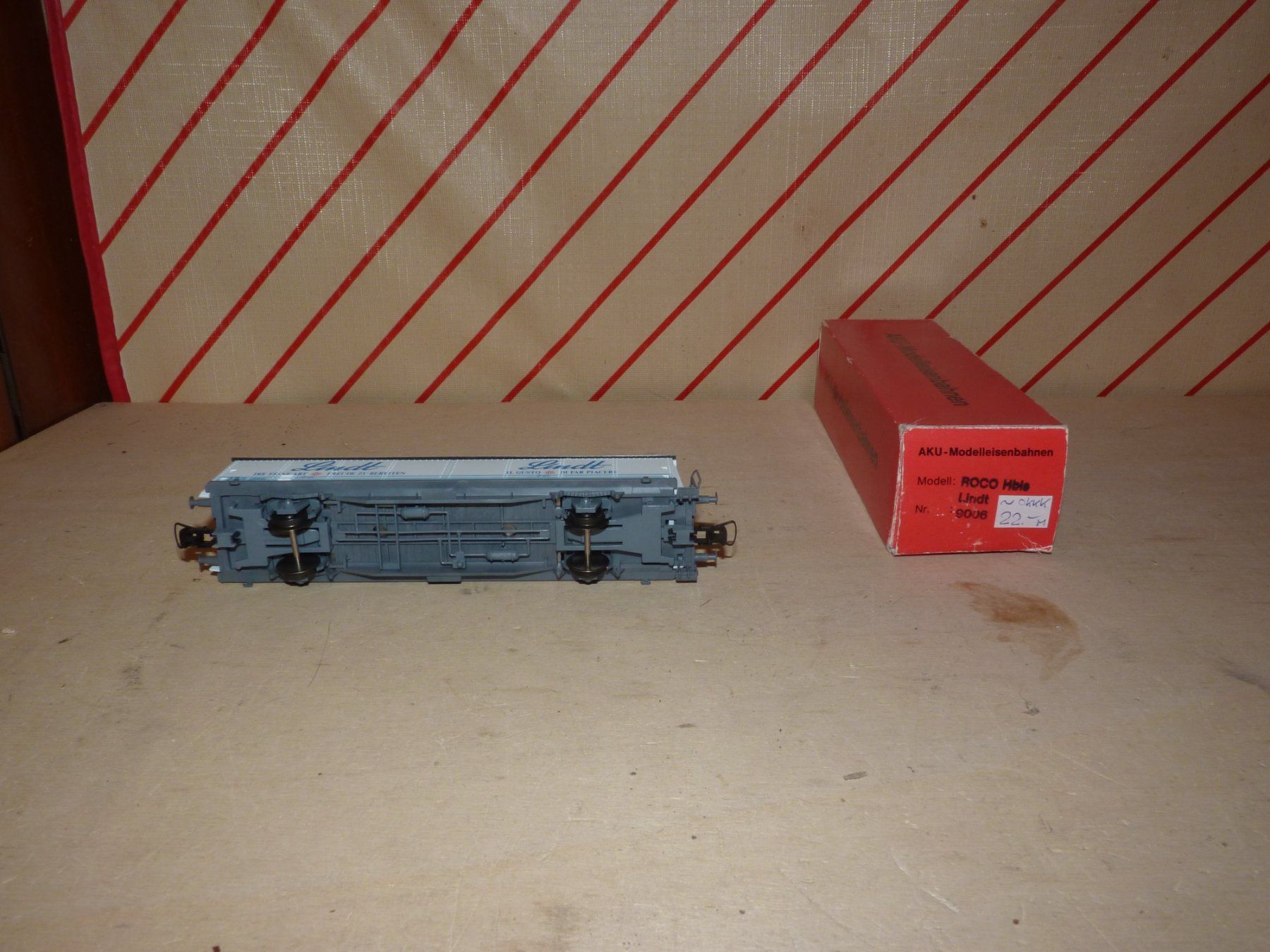 Modelleisenbahnen: Schiebewandwagen Lindt Aku Spur H0 – Gebraucht aus Rudolfstetten von Rrst1968 2