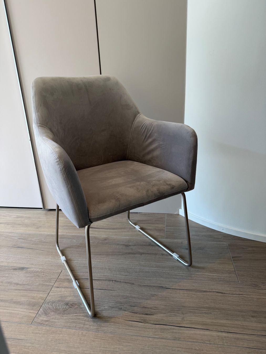 Westwing Stühle: 4x Westwing Samt Stühle – Gebraucht aus Steffisburg von DJSMITH 1