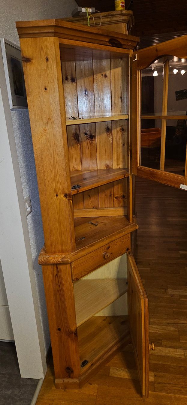 Scaffali: Eckvitrine aus Kiefernholz  gebraucht – Usato da ZIHLSCHLACHT venduto da Raja9 1
