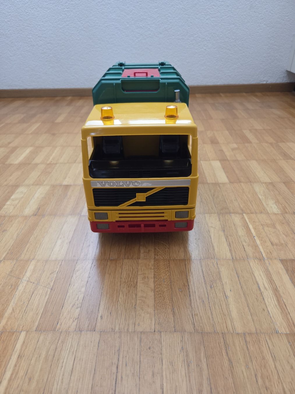 Bruder Giocattoli: Bruder Müllabfuhr Volvo – Usato da Scherzingen venduto da jen_l9qh 3
