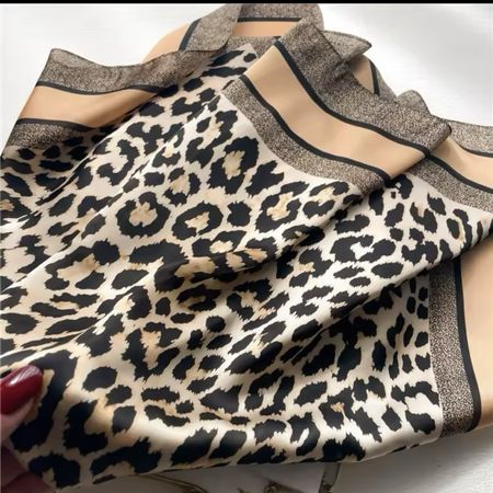 Stylish Leopard Print Satin Scarf 70x70cm