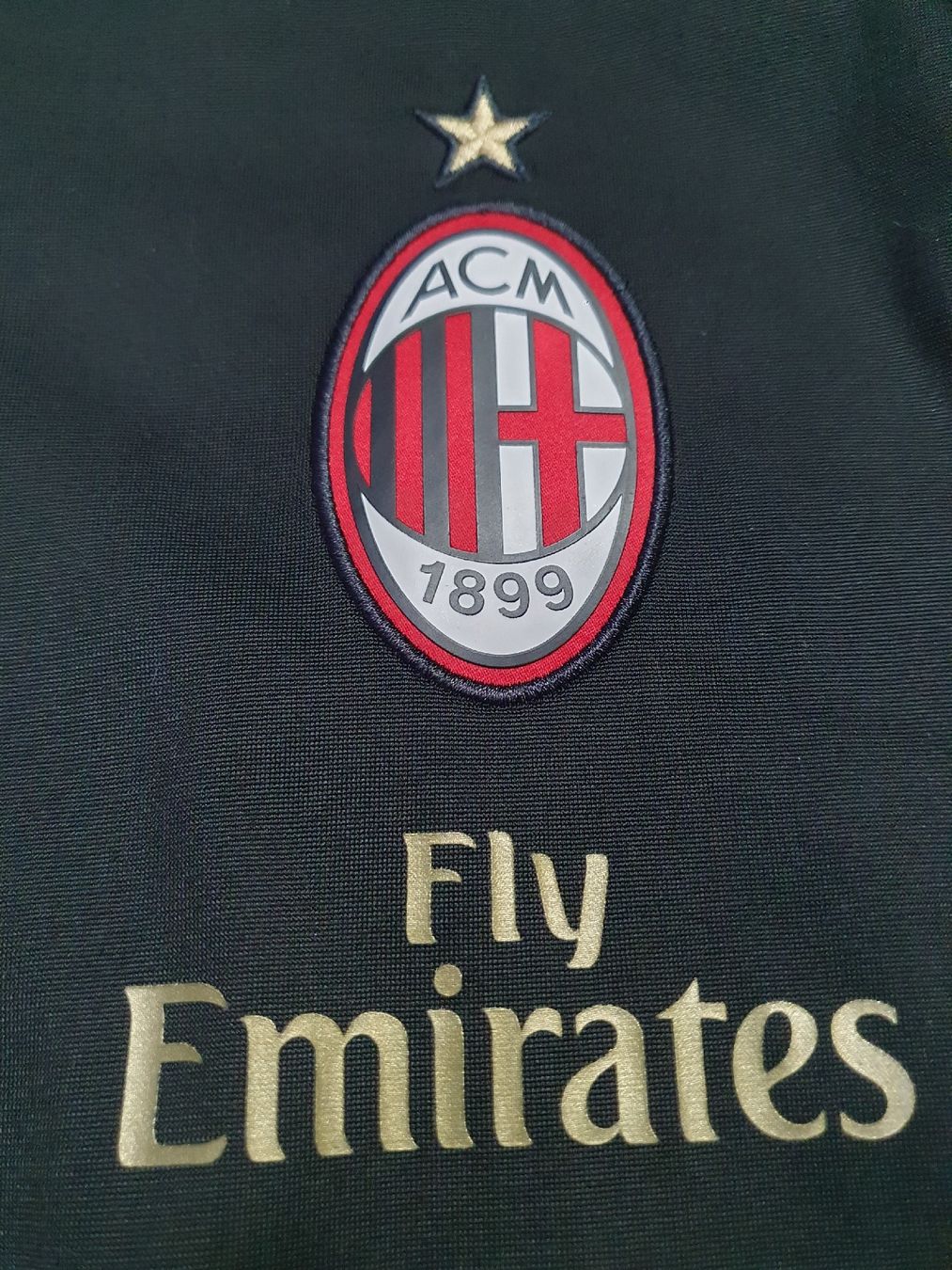 Giacche: Puma 18/19 AC Milan Jacke Grösse M – Nuovo (secondo la descrizione) da St. Gallen venduto da CaliSunshine 2