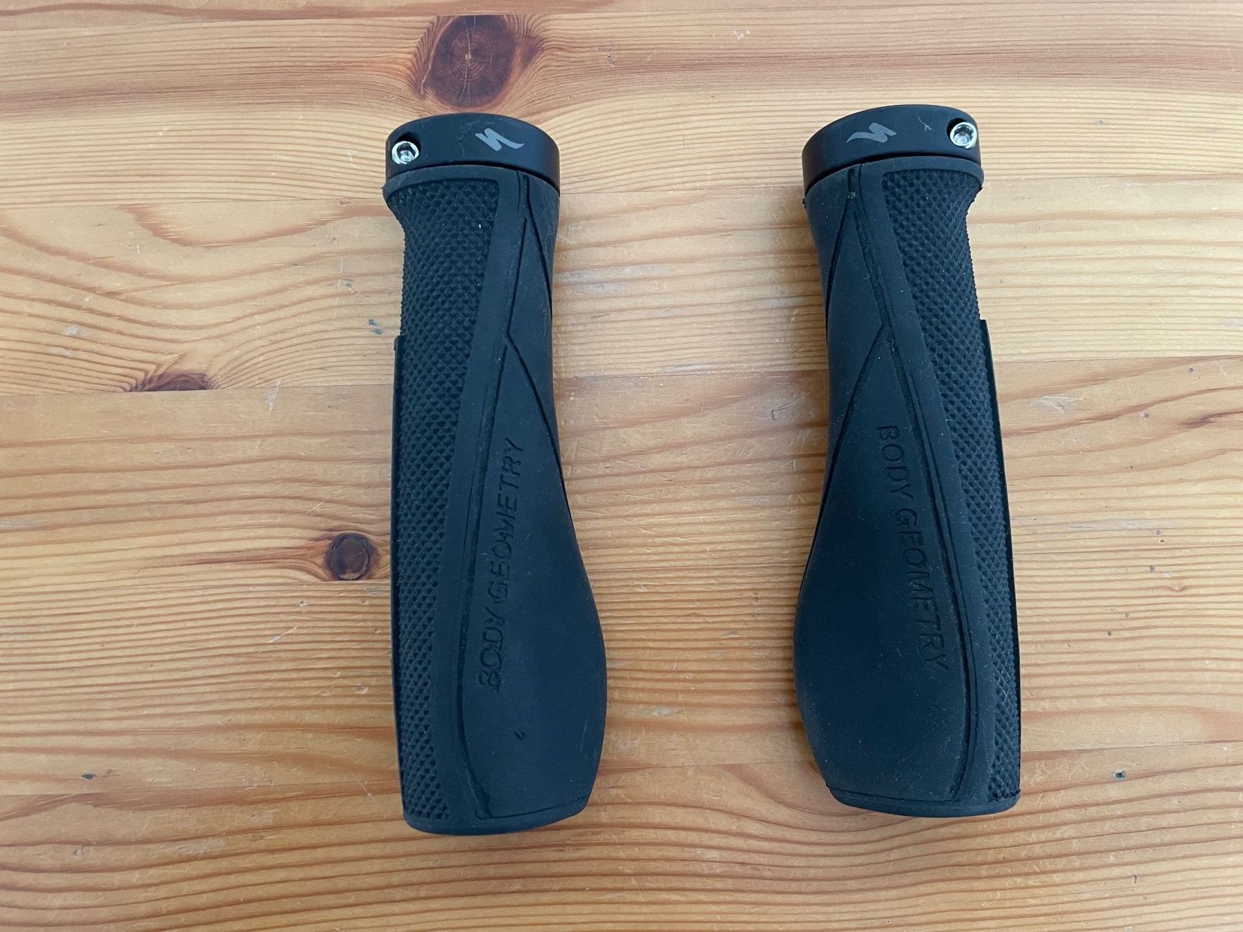 Specialized Ersatzteile: Ergolenkergriffe – Gebraucht aus Winterthur von boxi01