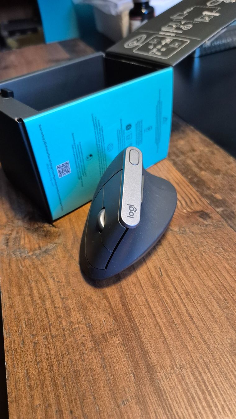 Logitech Mouse: Souris MX Vertical ergonomique avancée – Nuovo (secondo la descrizione) da Neuchâtel venduto da Andreas.Bach 2