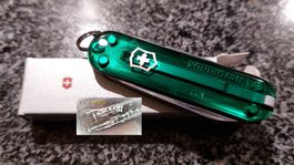 Victorinox - Classic SD dunkelgrün transparent