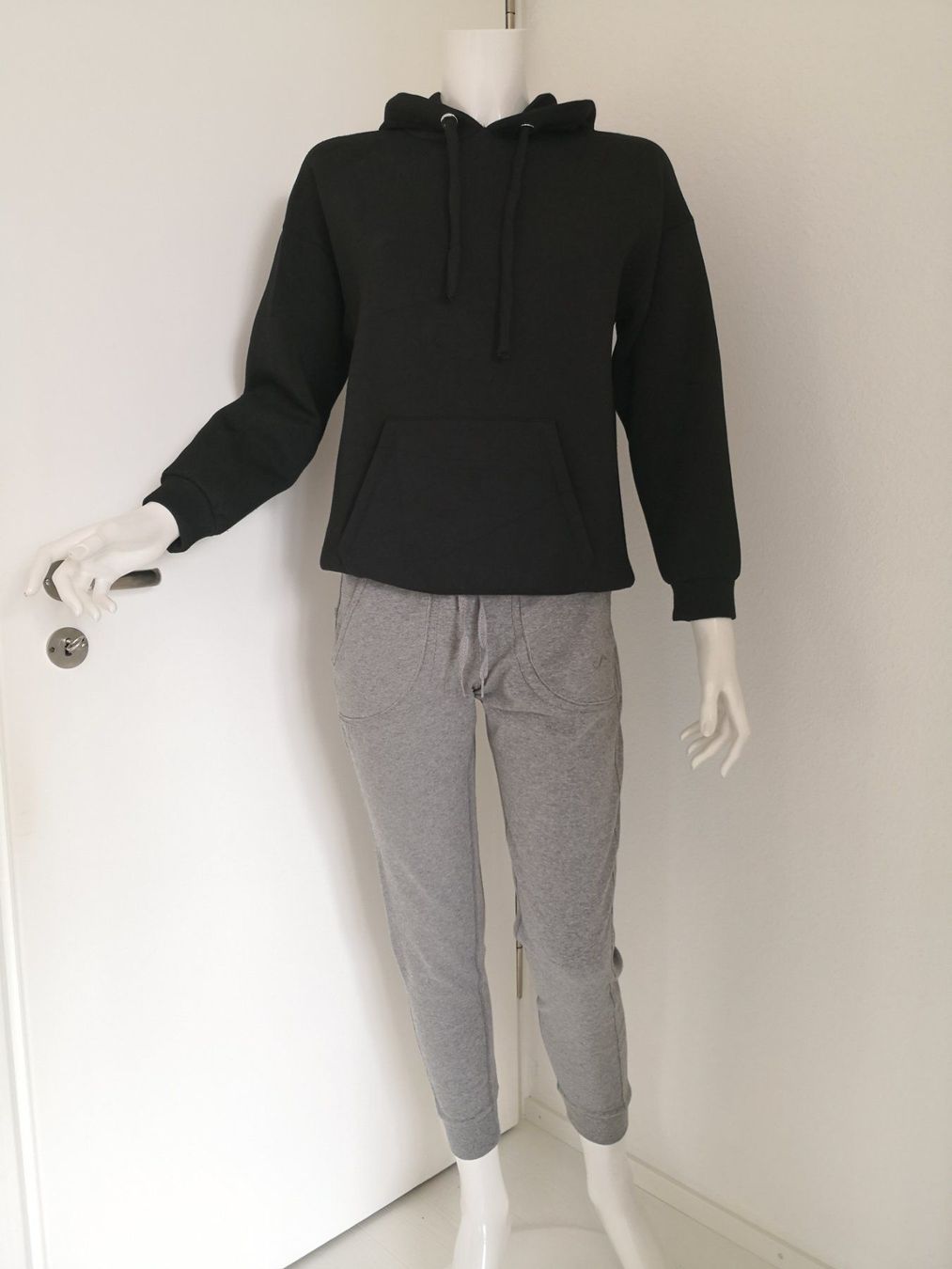 Mango Pantaloni: 🤩MANGO JOGGING-HOSE HELLGRAU NEUWERTIG & ARMANI P. – Nuovo (secondo la descrizione) da Olten venduto da Naja-Twins-Twins 5