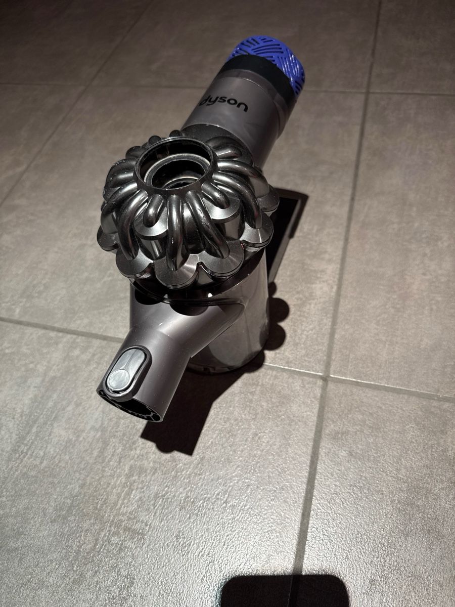 Dyson Staubsauger & Zubehör: Dyson v7  – Defekt aus Claro von KarinS84